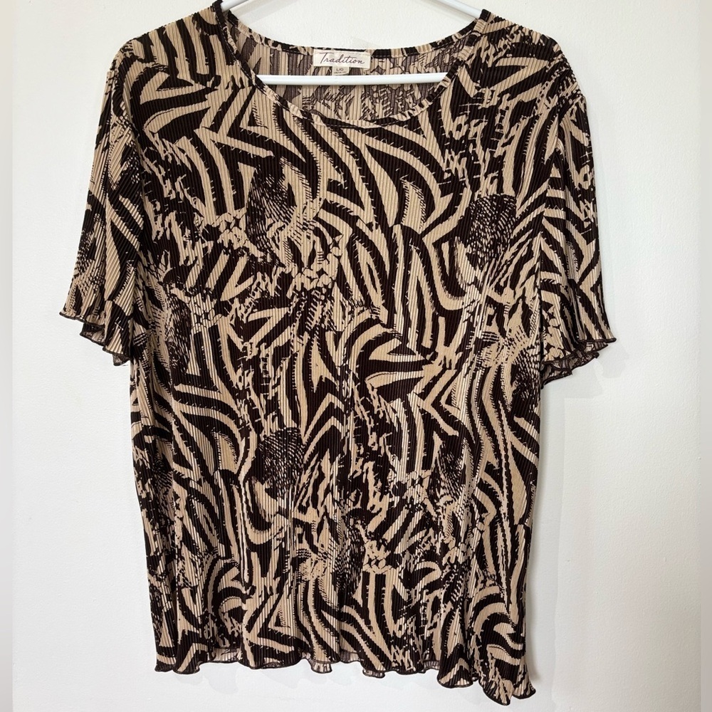 🎉4/30$🎉 Tradition Pleated Abstract Top Brown Black Short Sleeve Size L